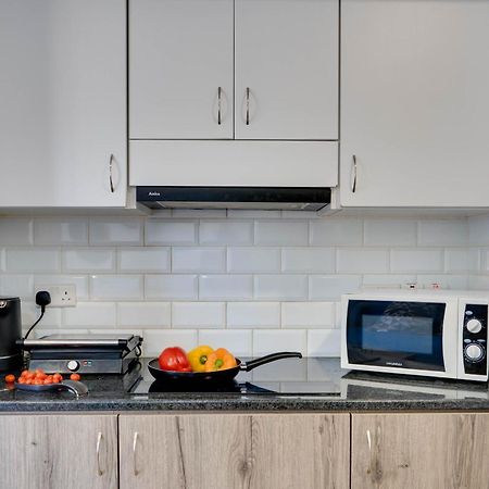Atlantis Apartments 50M From Makenzy Seafront Ларнака Екстериор снимка
