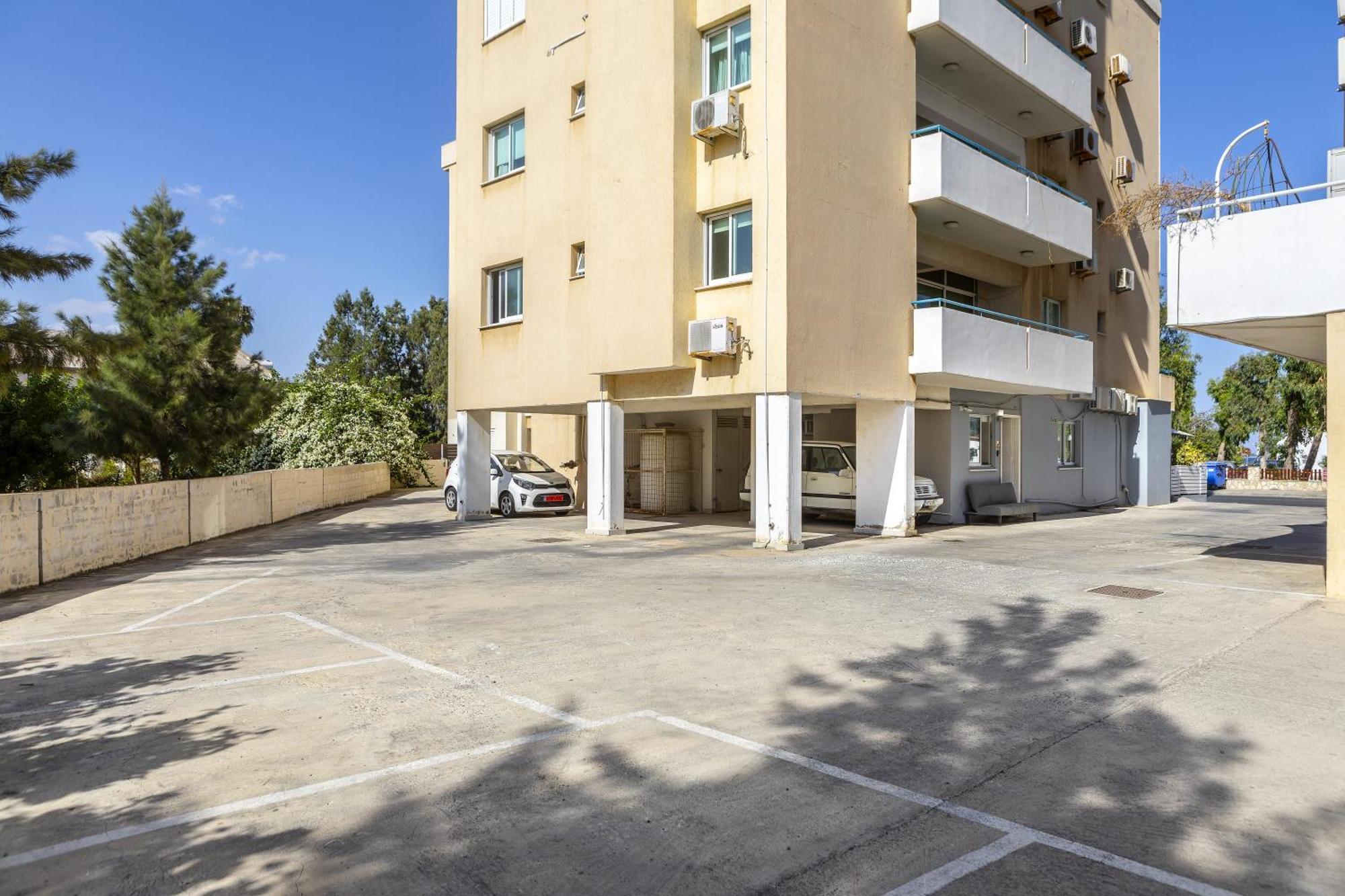 Atlantis Apartments 50M From Makenzy Seafront Ларнака Екстериор снимка