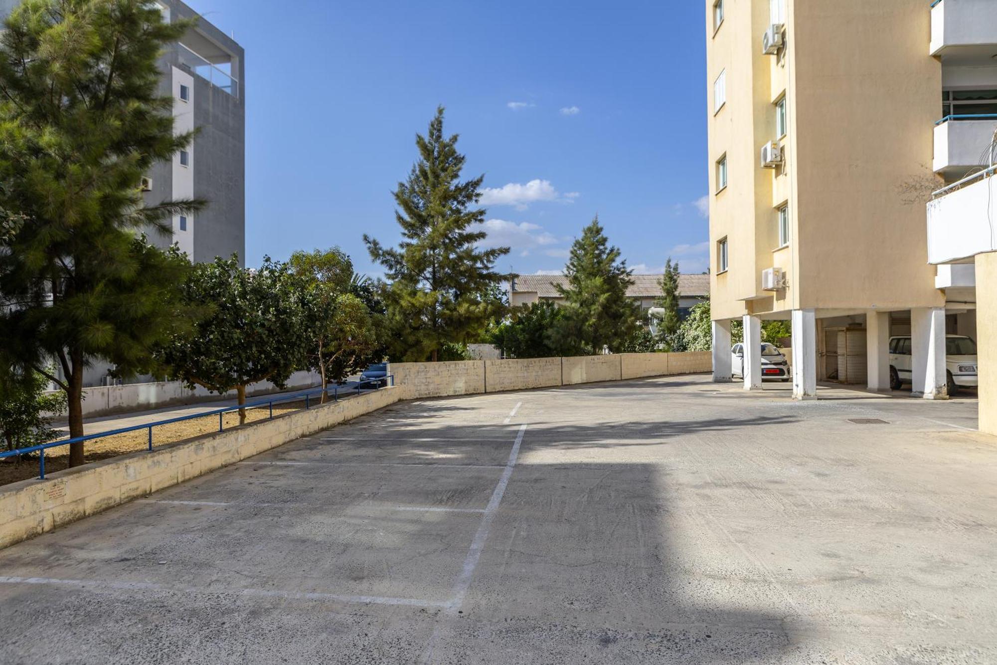 Atlantis Apartments 50M From Makenzy Seafront Ларнака Екстериор снимка