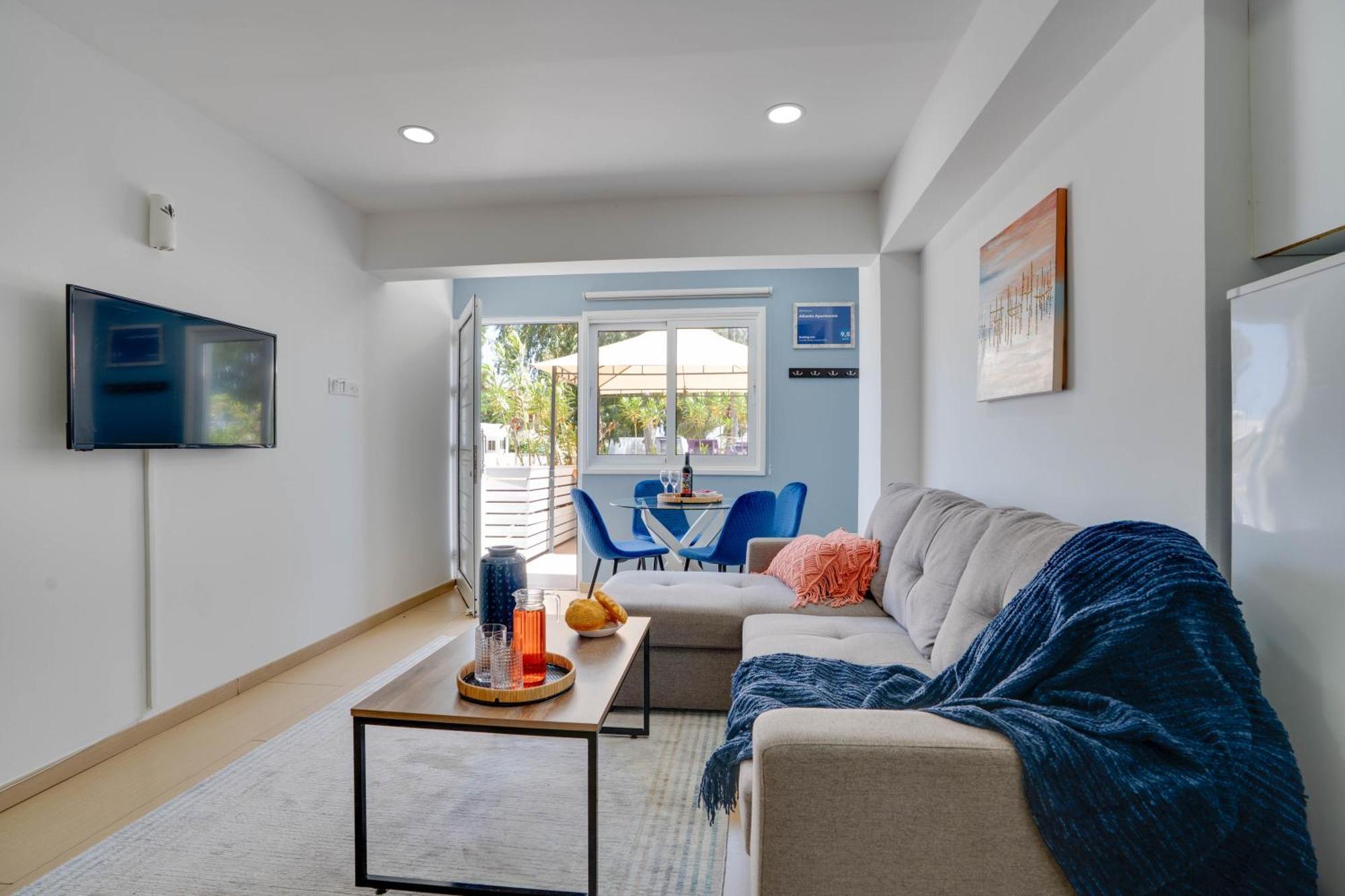 Atlantis Apartments 50M From Makenzy Seafront Ларнака Екстериор снимка