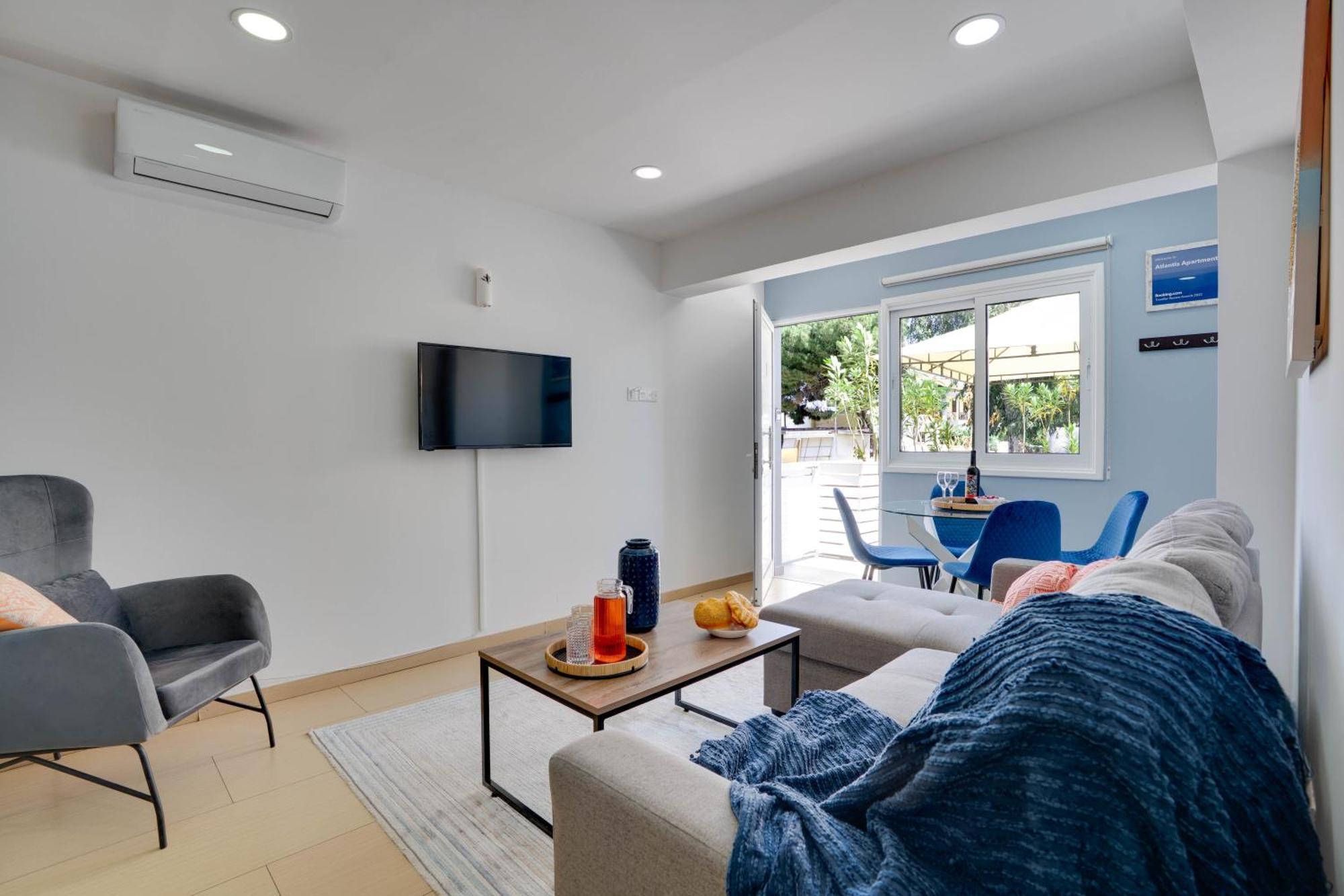 Atlantis Apartments 50M From Makenzy Seafront Ларнака Екстериор снимка