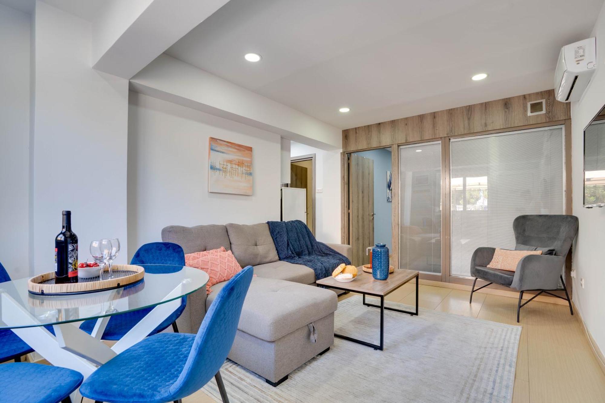 Atlantis Apartments 50M From Makenzy Seafront Ларнака Екстериор снимка