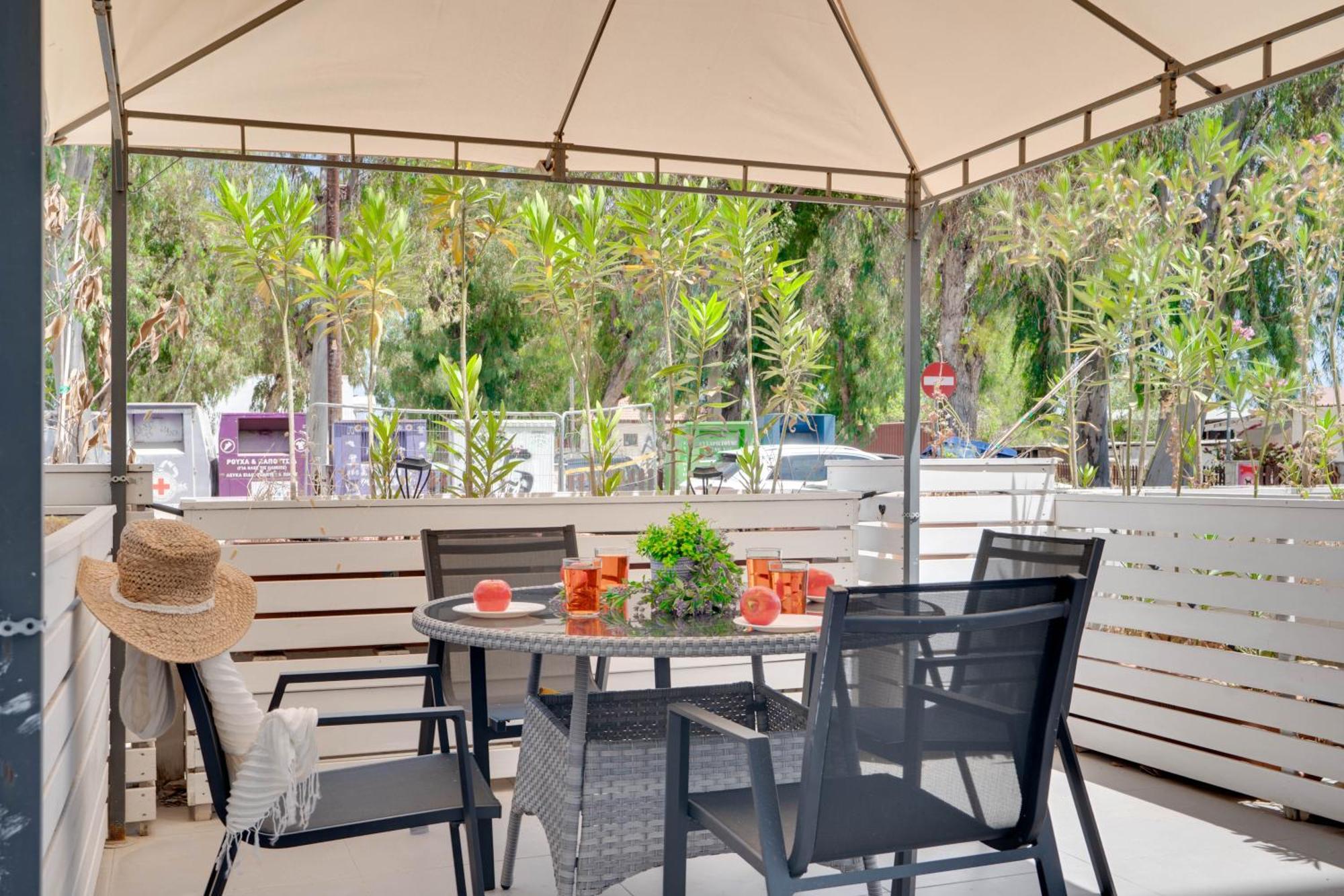 Atlantis Apartments 50M From Makenzy Seafront Ларнака Екстериор снимка
