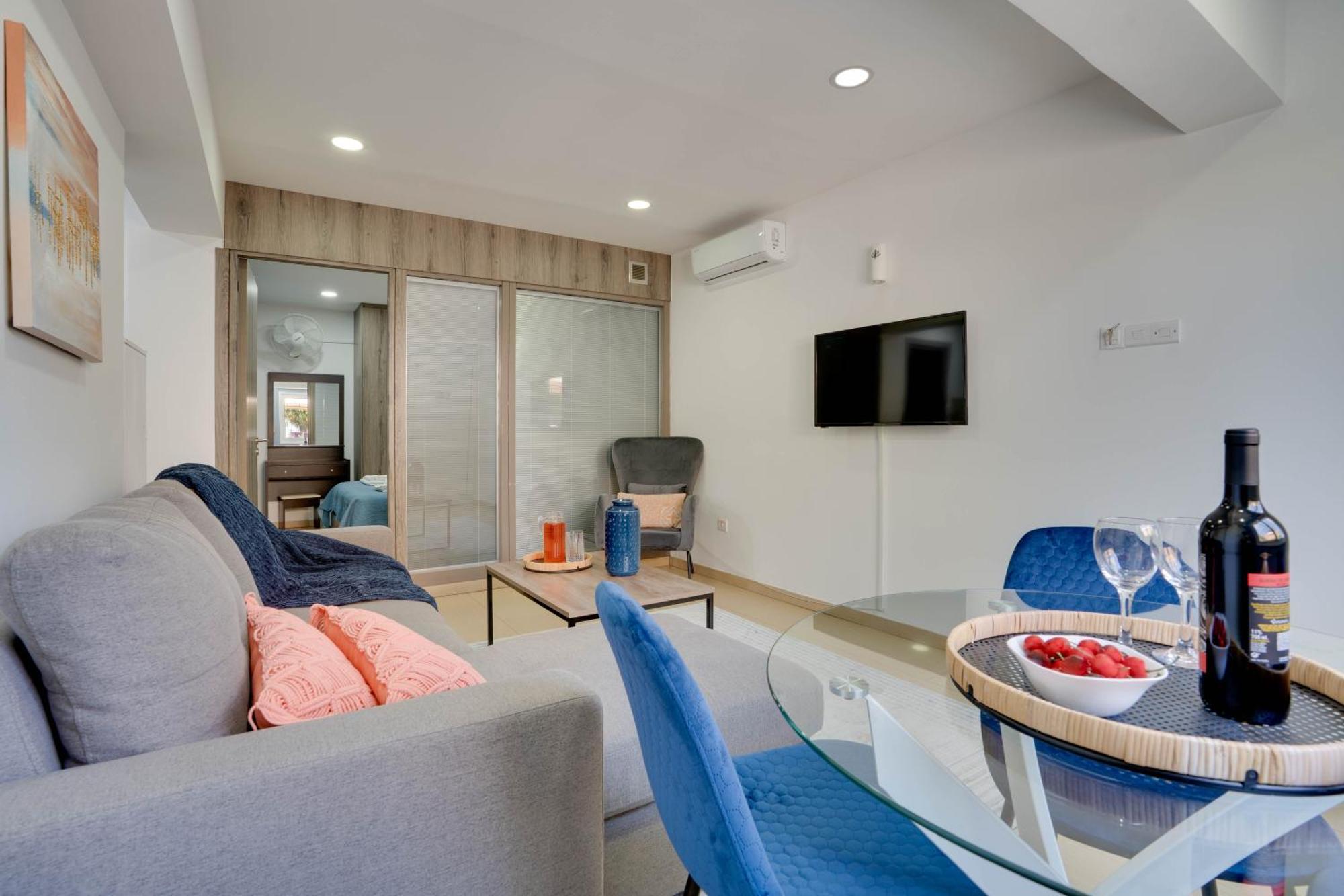 Atlantis Apartments 50M From Makenzy Seafront Ларнака Екстериор снимка
