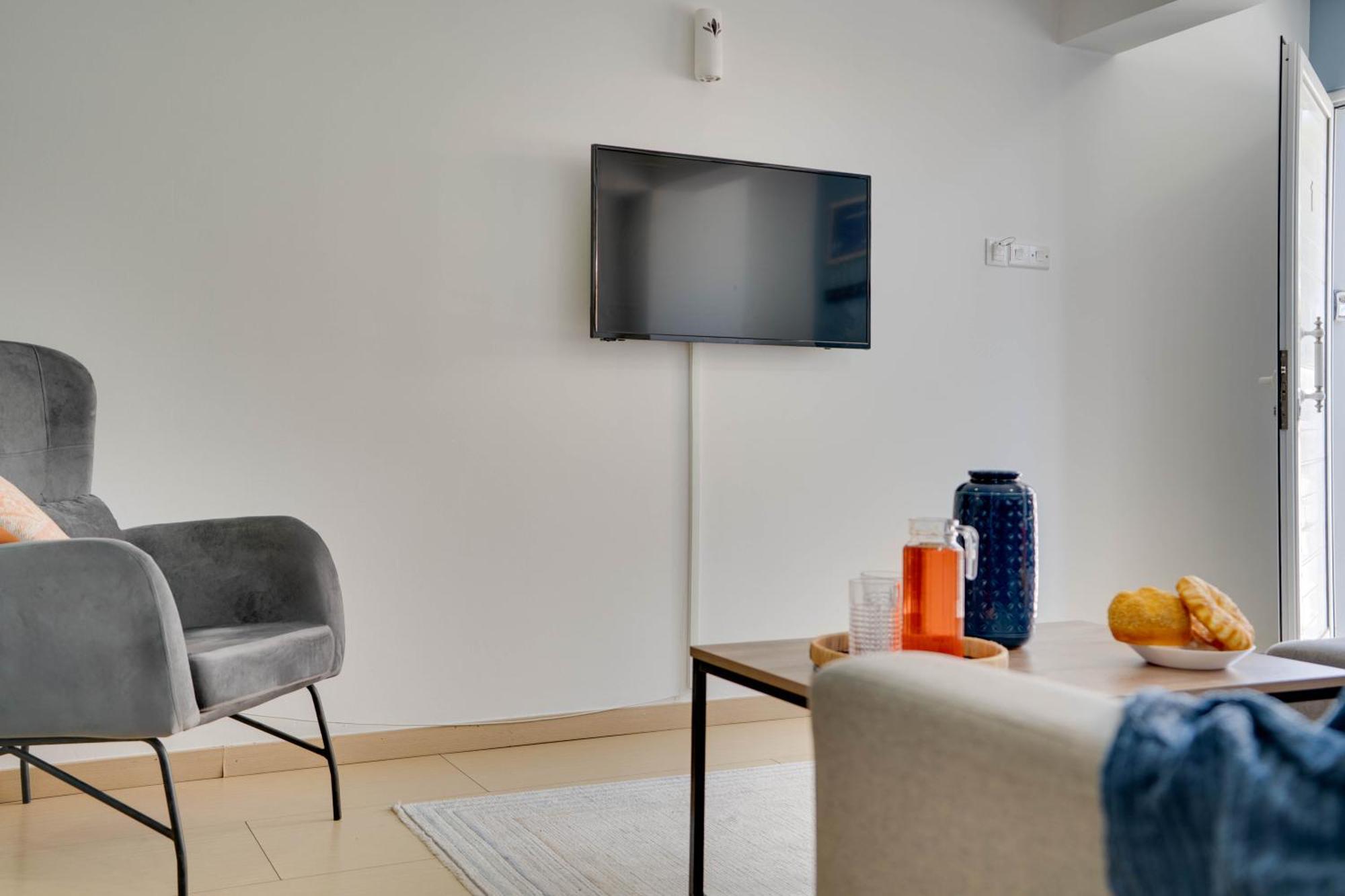 Atlantis Apartments 50M From Makenzy Seafront Ларнака Екстериор снимка