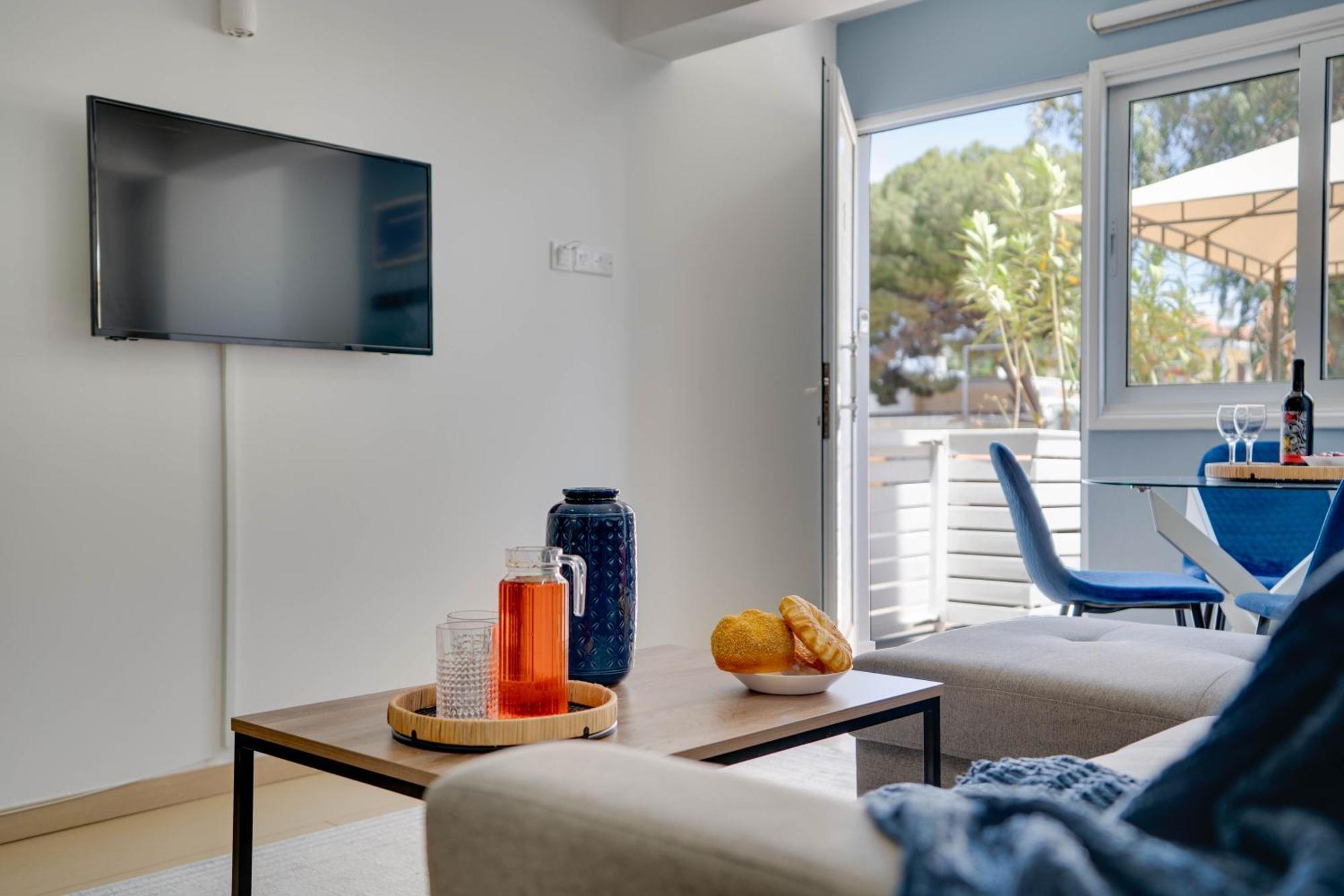 Atlantis Apartments 50M From Makenzy Seafront Ларнака Екстериор снимка