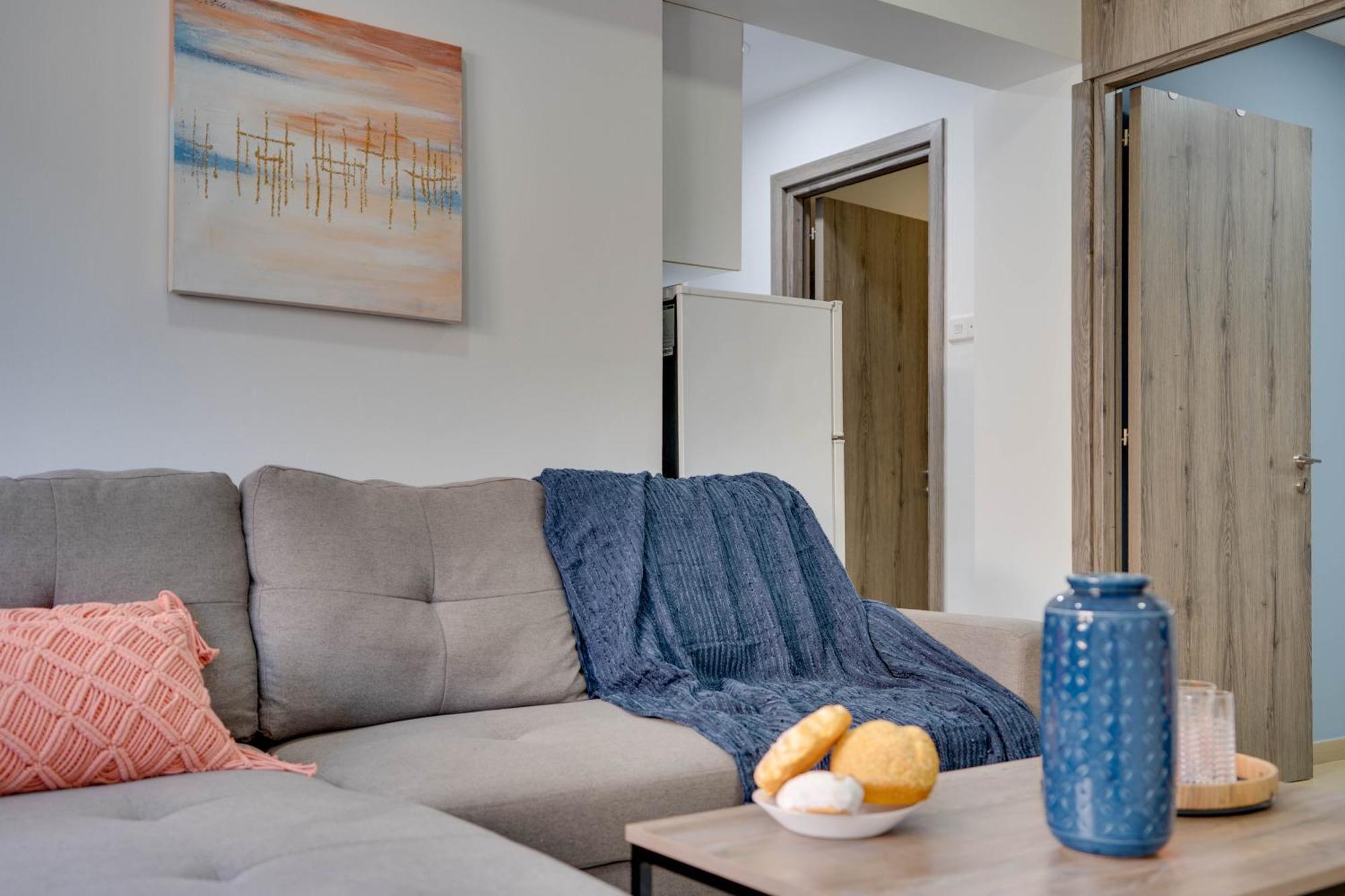 Atlantis Apartments 50M From Makenzy Seafront Ларнака Екстериор снимка