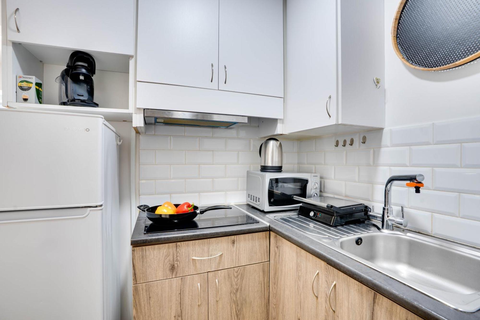 Atlantis Apartments 50M From Makenzy Seafront Ларнака Екстериор снимка