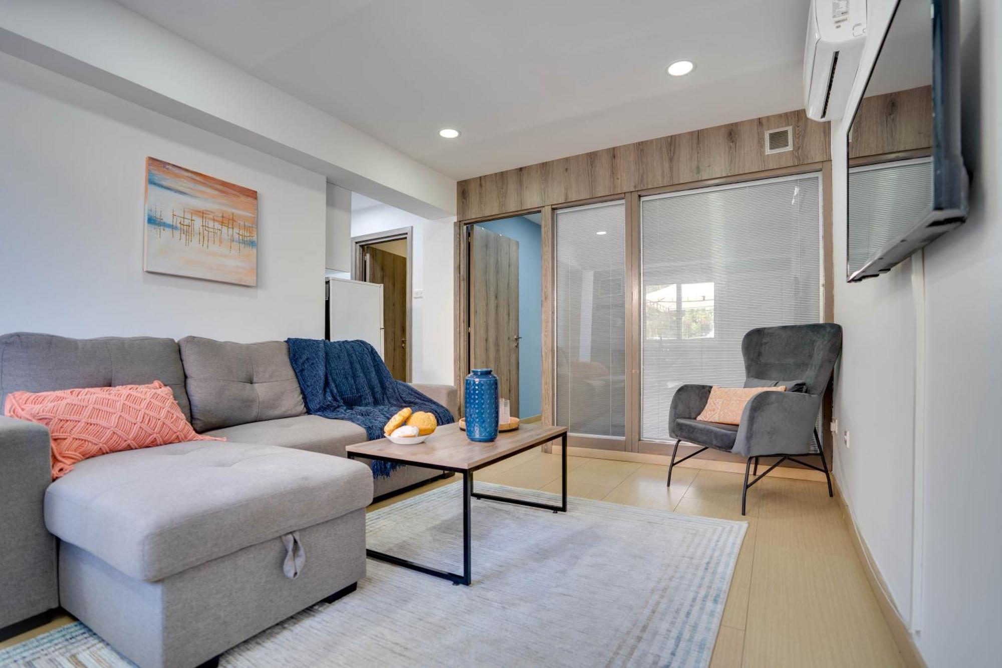 Atlantis Apartments 50M From Makenzy Seafront Ларнака Екстериор снимка
