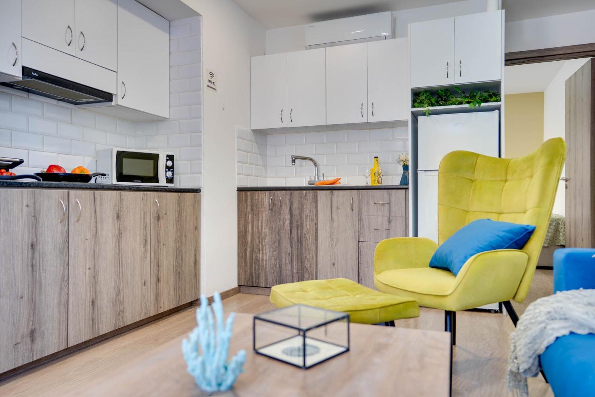 Atlantis Apartments 50M From Makenzy Seafront Ларнака Екстериор снимка