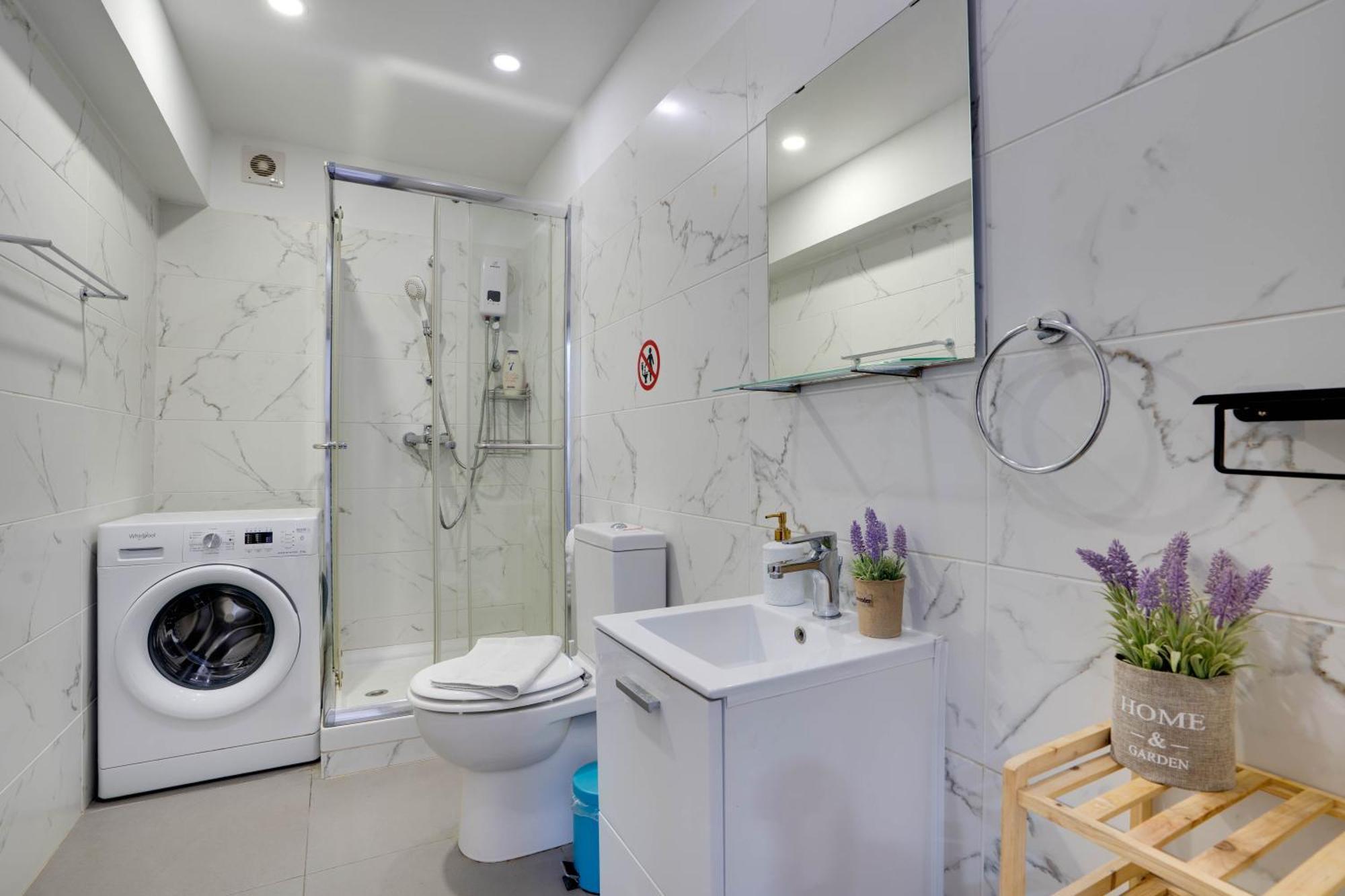 Atlantis Apartments 50M From Makenzy Seafront Ларнака Екстериор снимка