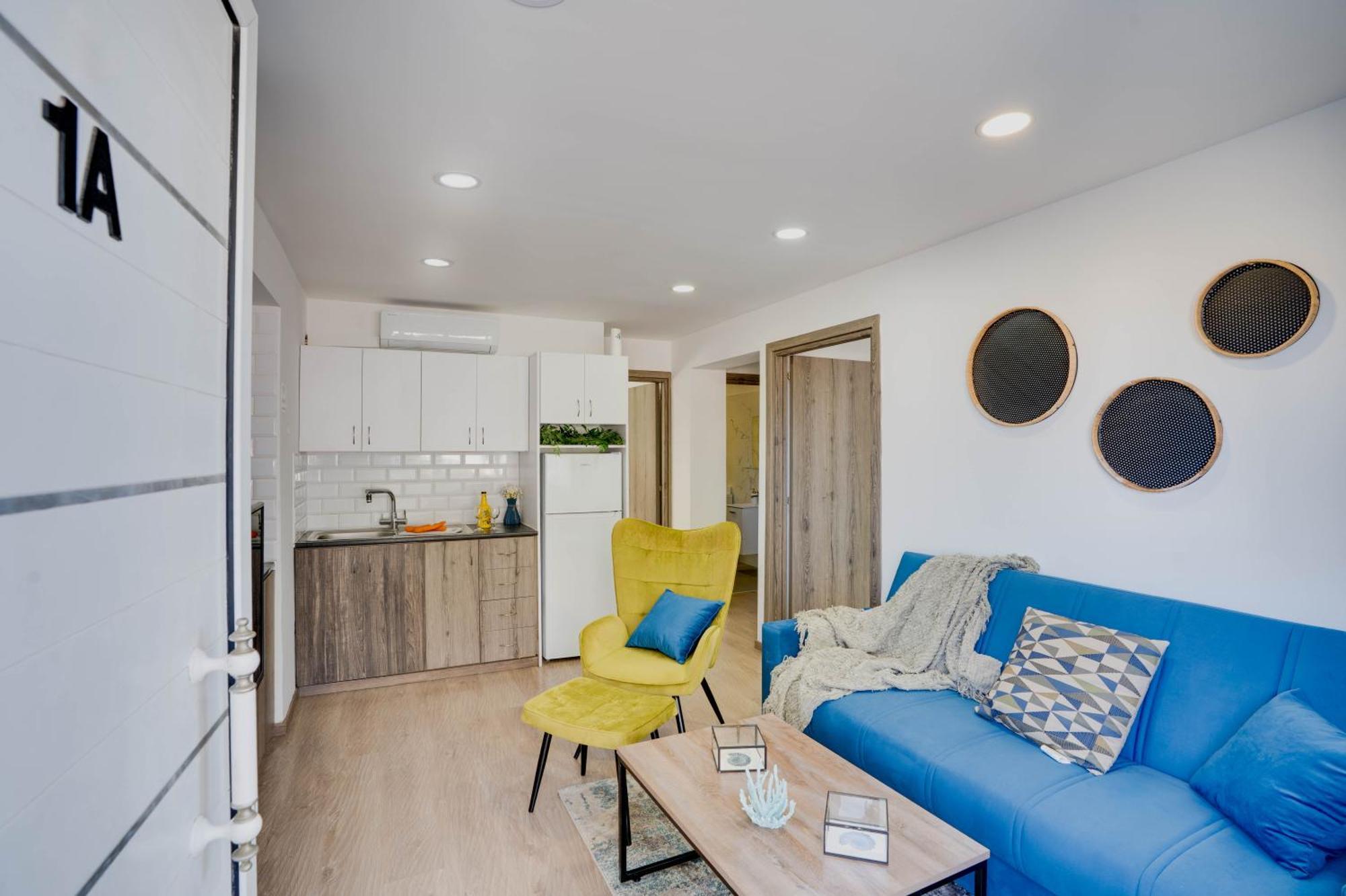 Atlantis Apartments 50M From Makenzy Seafront Ларнака Екстериор снимка