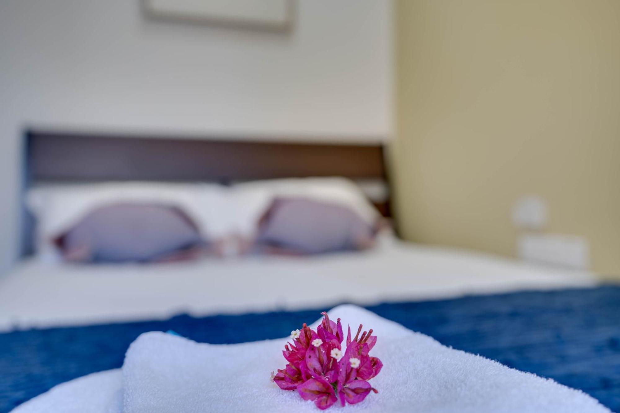 Atlantis Apartments 50M From Makenzy Seafront Ларнака Екстериор снимка