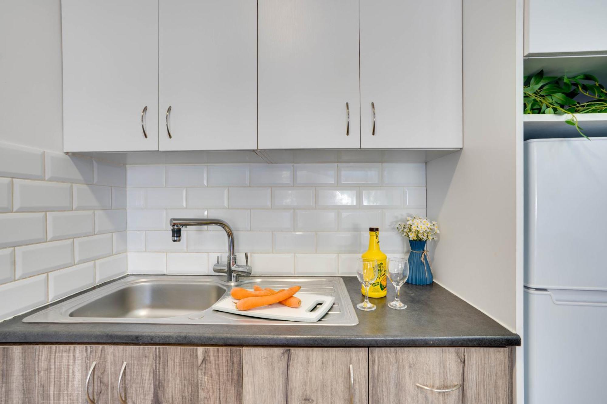 Atlantis Apartments 50M From Makenzy Seafront Ларнака Екстериор снимка