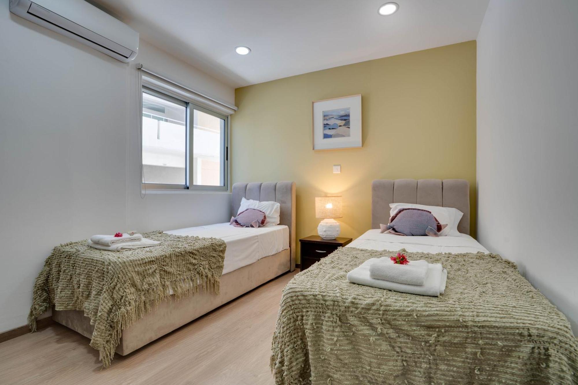 Atlantis Apartments 50M From Makenzy Seafront Ларнака Екстериор снимка
