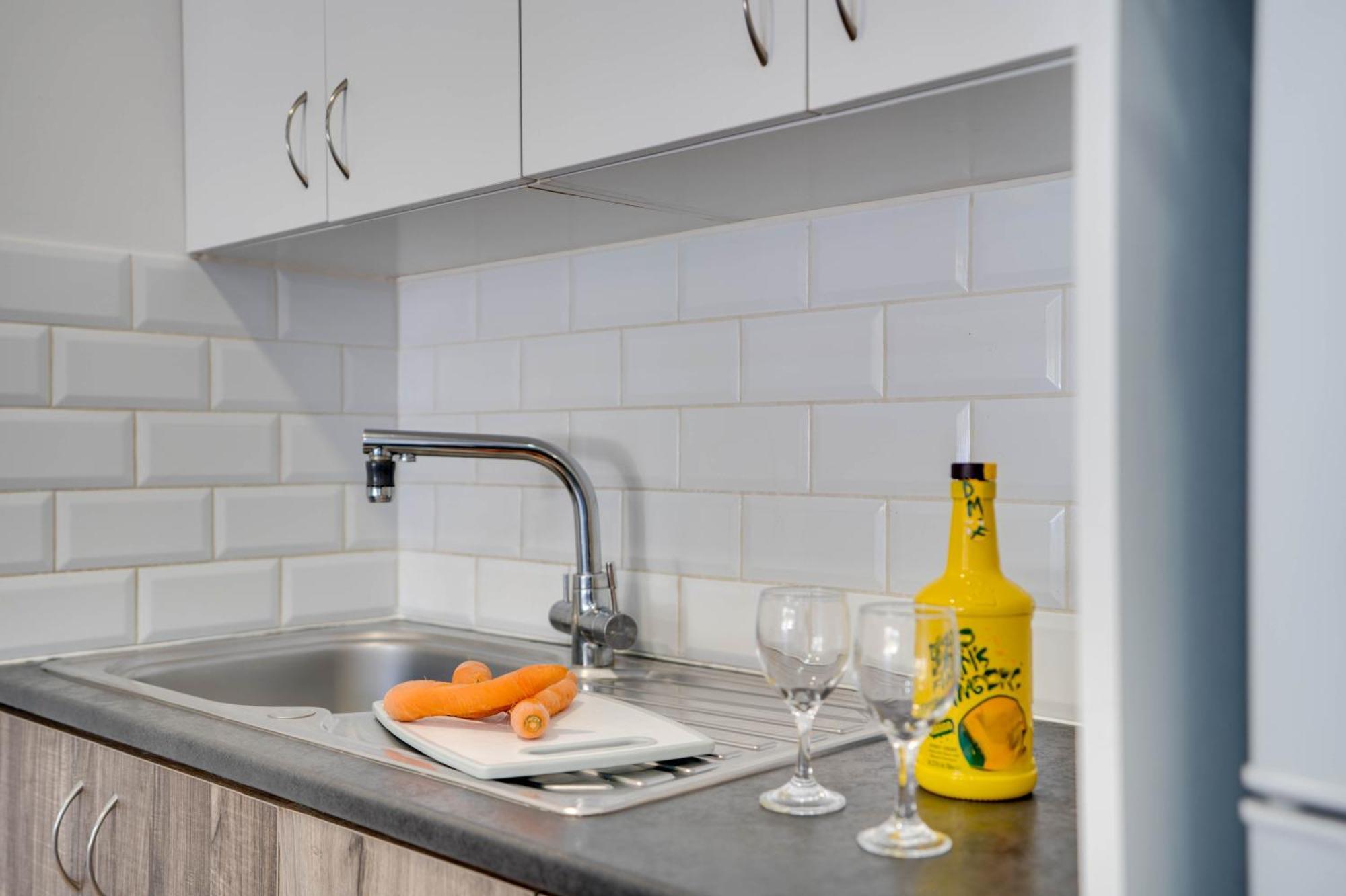 Atlantis Apartments 50M From Makenzy Seafront Ларнака Екстериор снимка